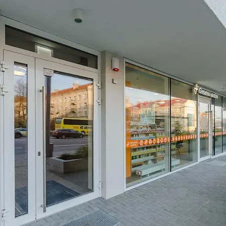 1a - Courtyard View