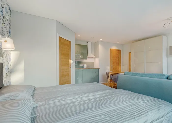 1a - Courtyard View Butas