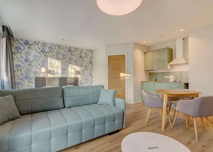 1a - Courtyard View Butas *