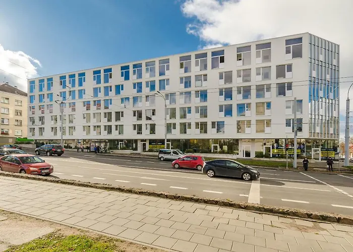 1a - Courtyard View Apartment