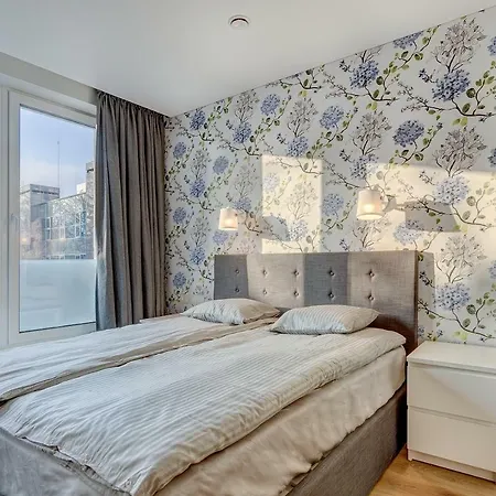 1a - Courtyard View *