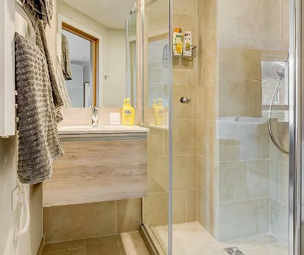 1a - Courtyard View דירה