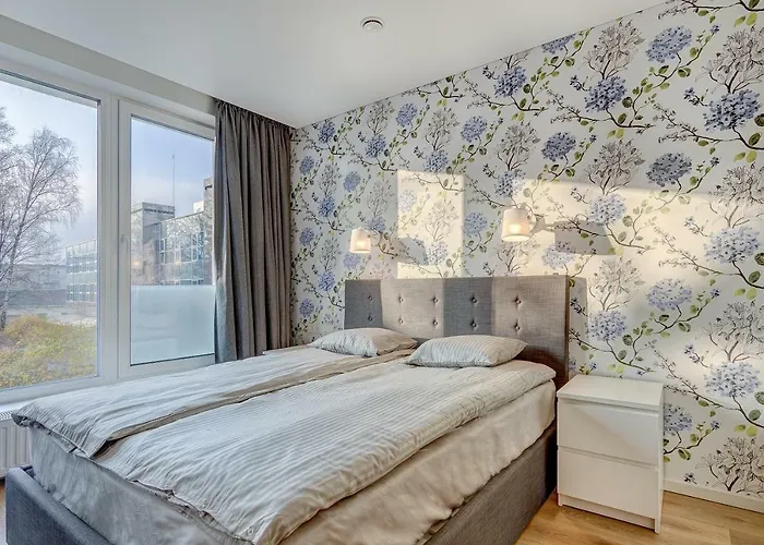 1a - Courtyard View *